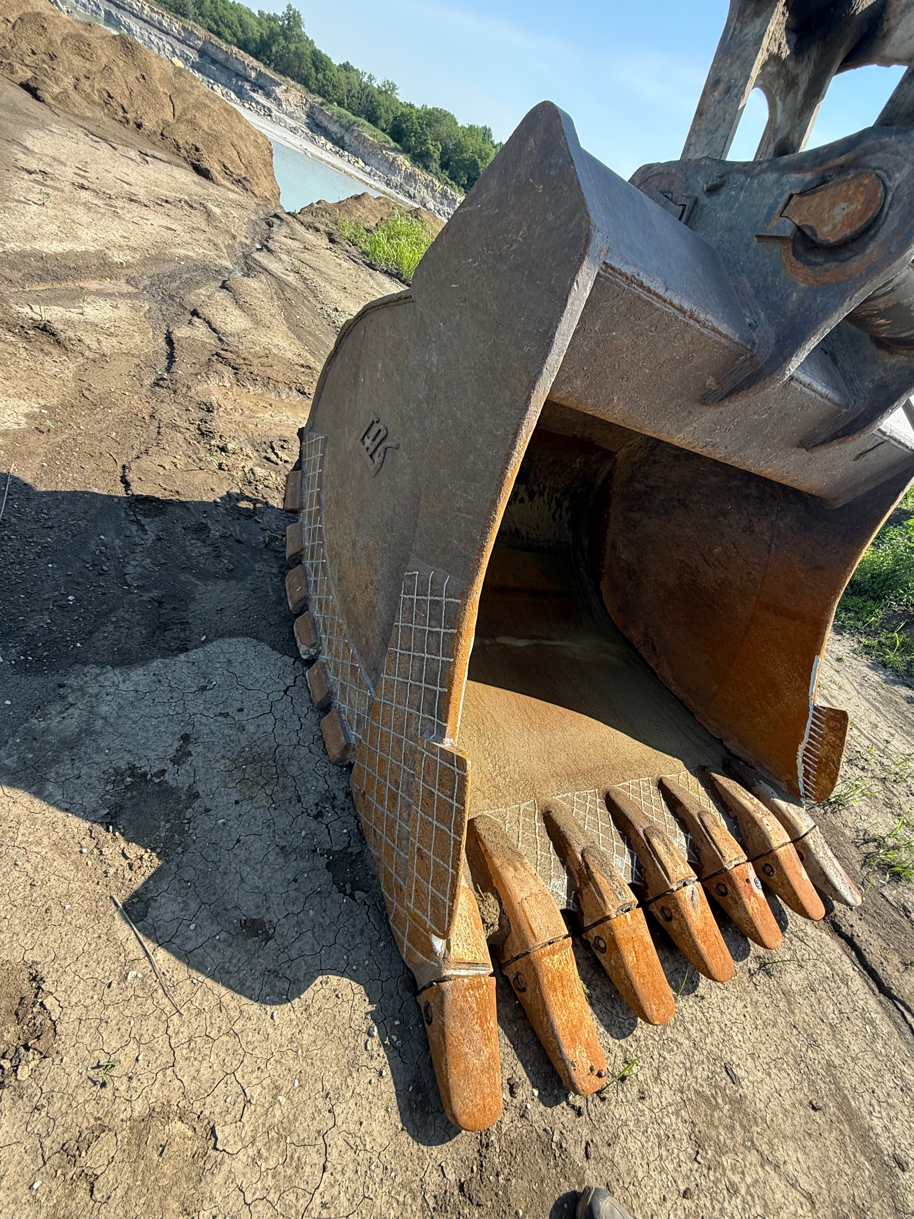 2017 Deere 670G LC with 11,505 Hrs