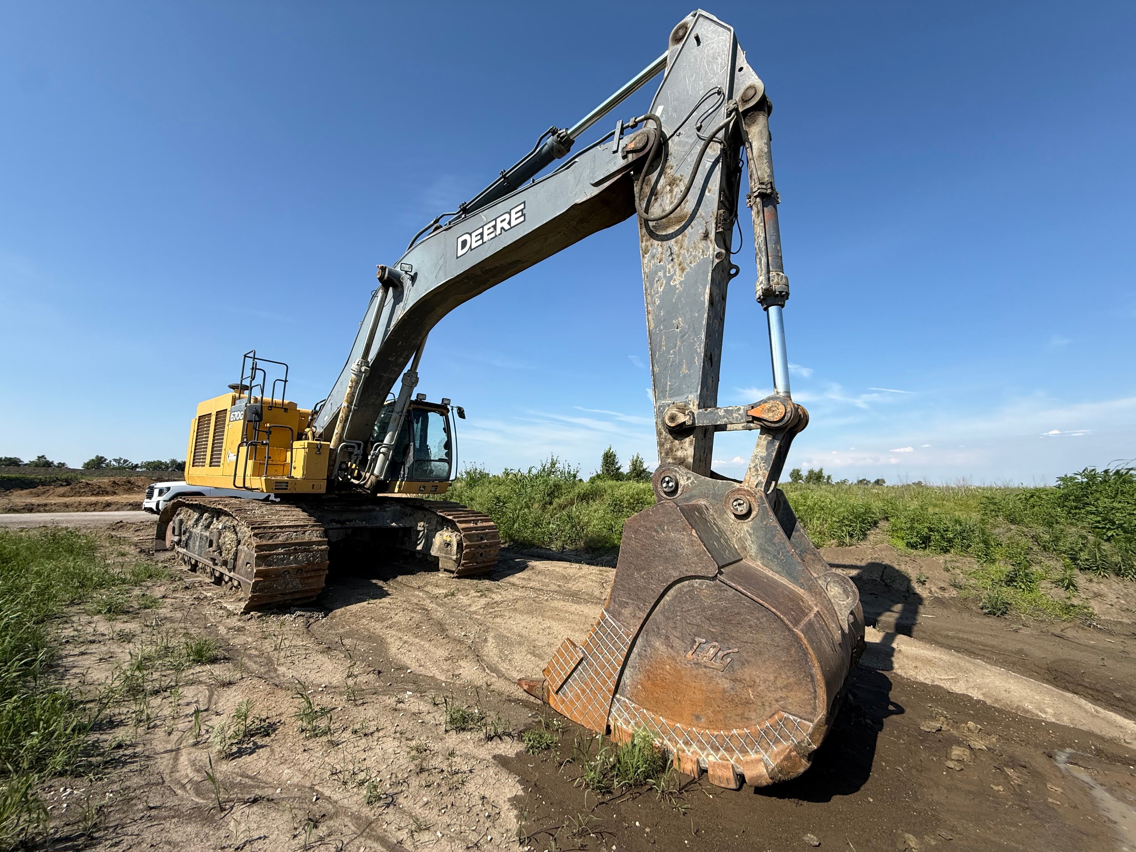 2017 Deere 670G LC with 11,505 Hrs