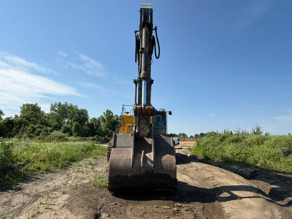 2017 Deere 670G LC with 11,505 Hrs
