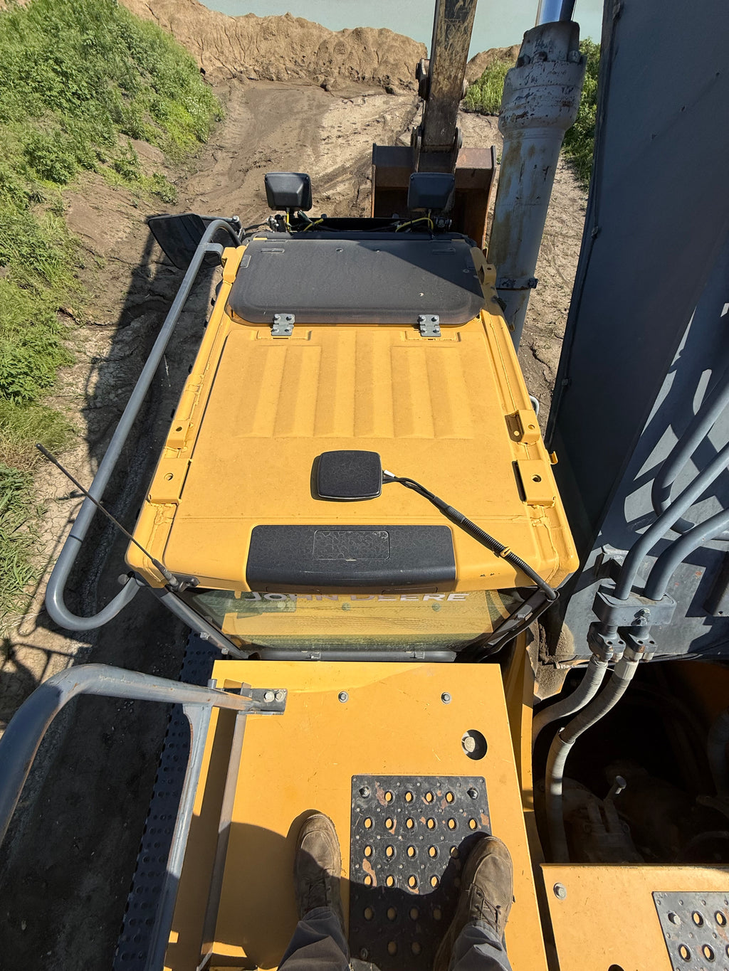 2017 Deere 670G LC with 11,505 Hrs