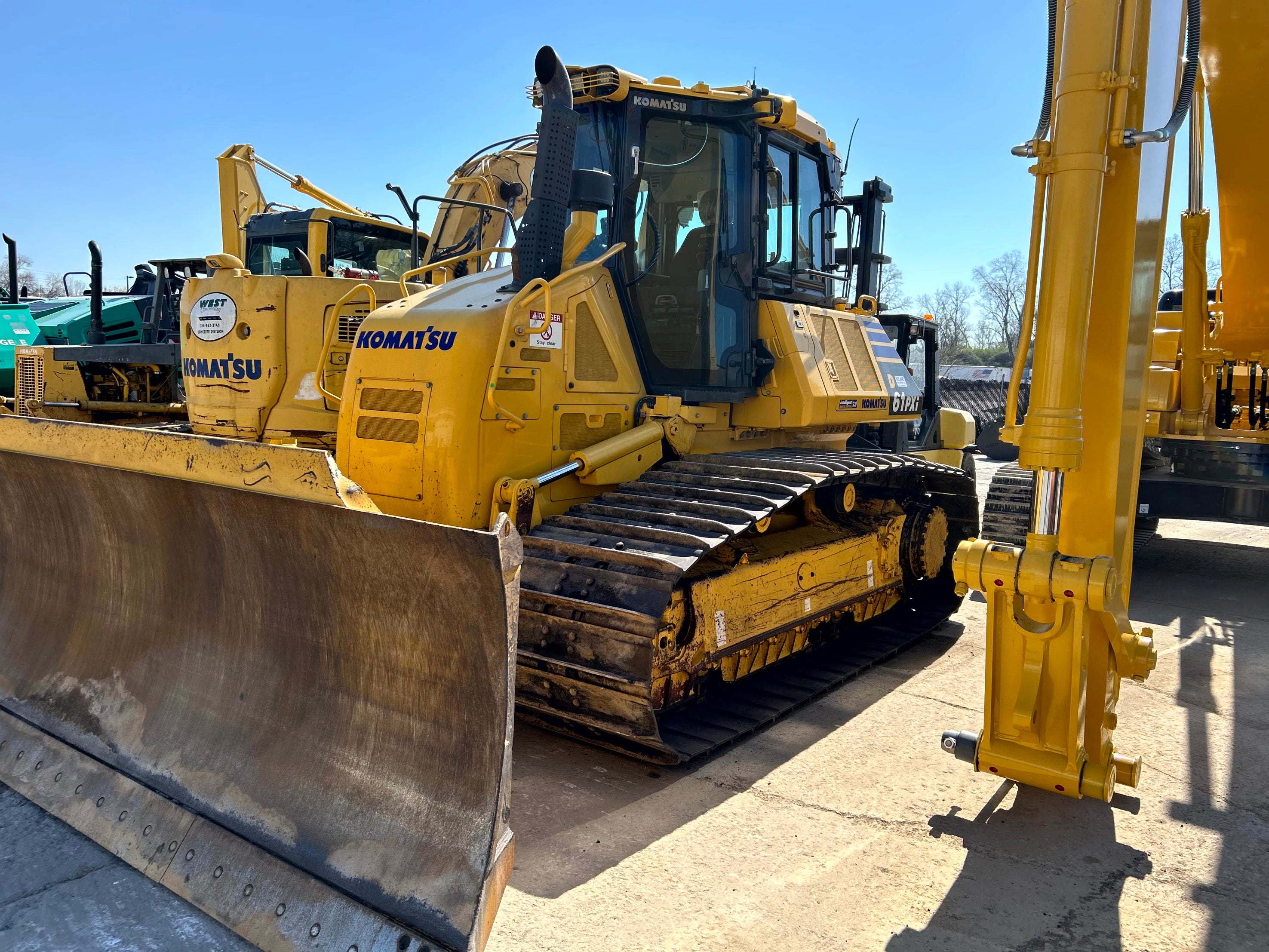 2022 D61PXi-24 with 1792.9 Hours