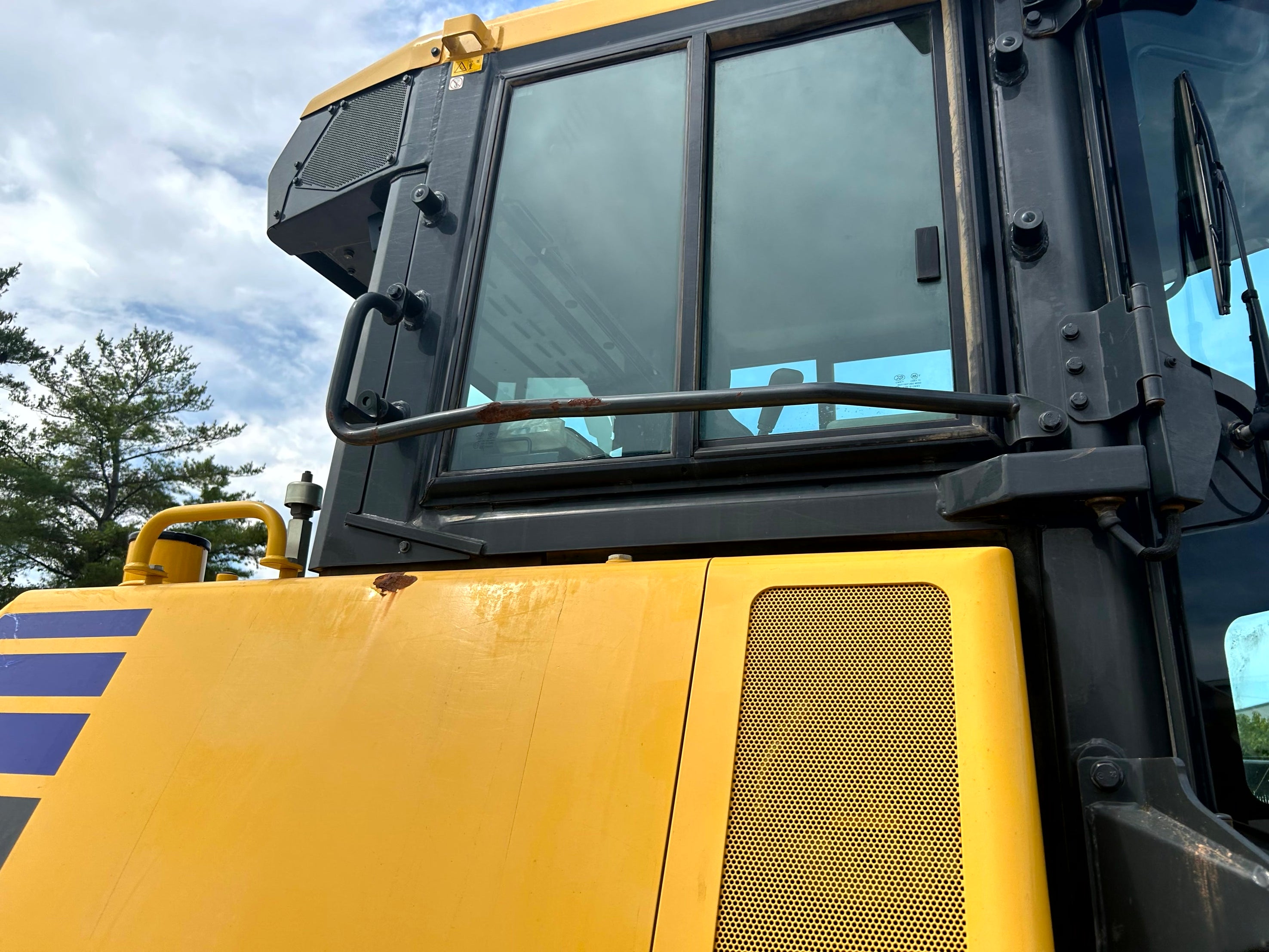 2022 D61PXi-24 with 2996 Hours