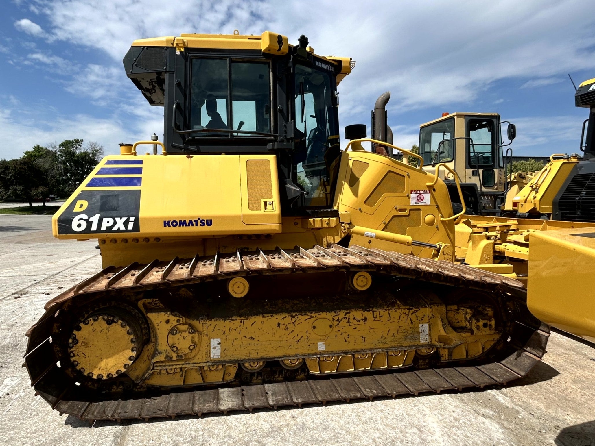 2022 D61PXi-24 with 2996 Hours