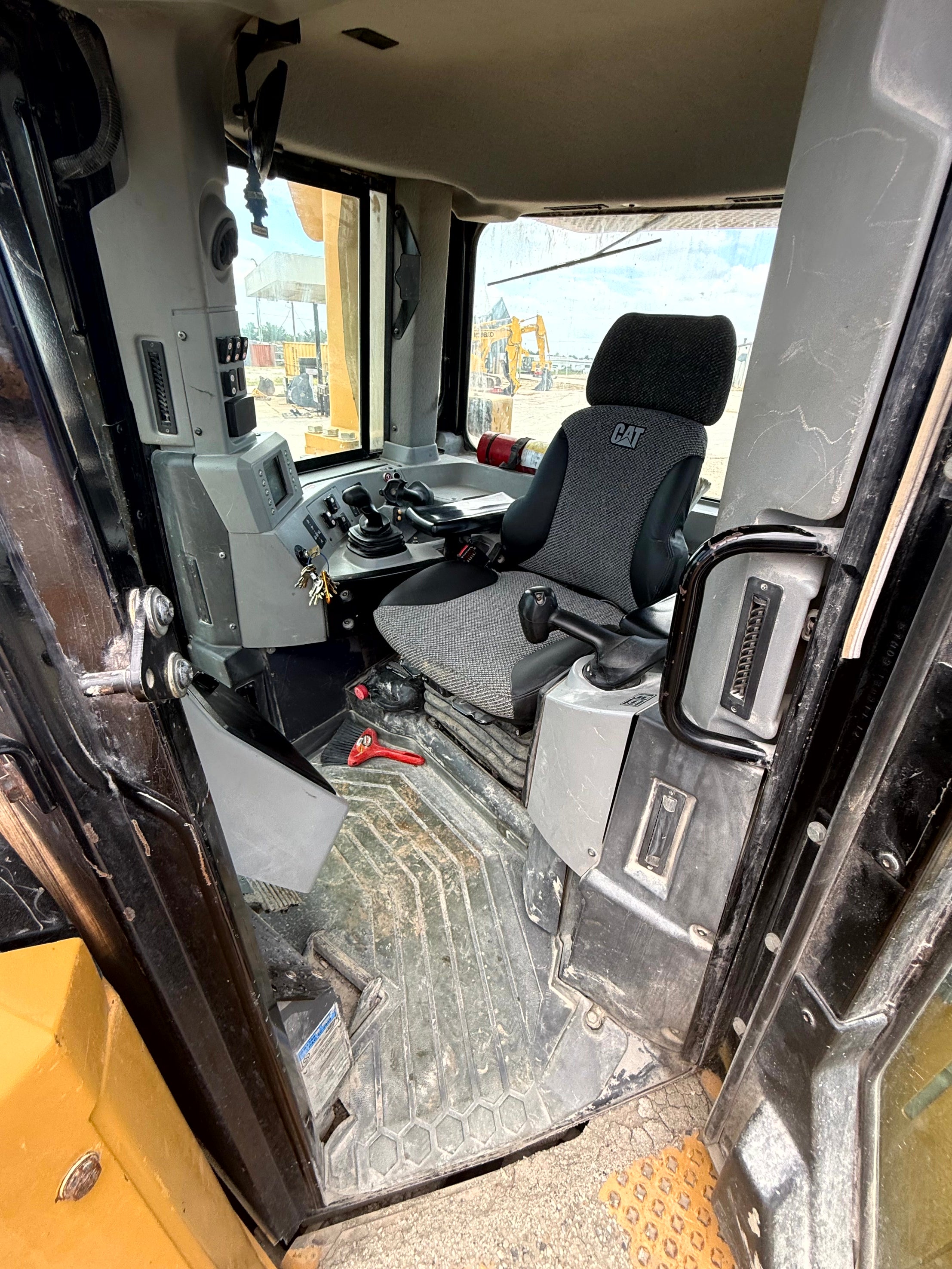Used Cat D8T Dozer for Sale – 2011 Caterpillar D8T, 12,677 Hours, Ripper