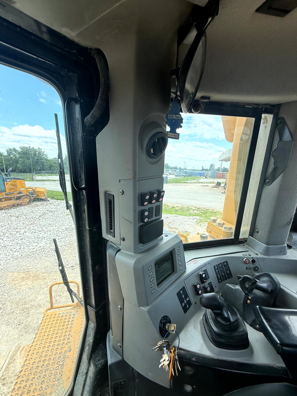 Used Cat D8T Dozer for Sale – 2011 Caterpillar D8T, 12,677 Hours, Ripper
