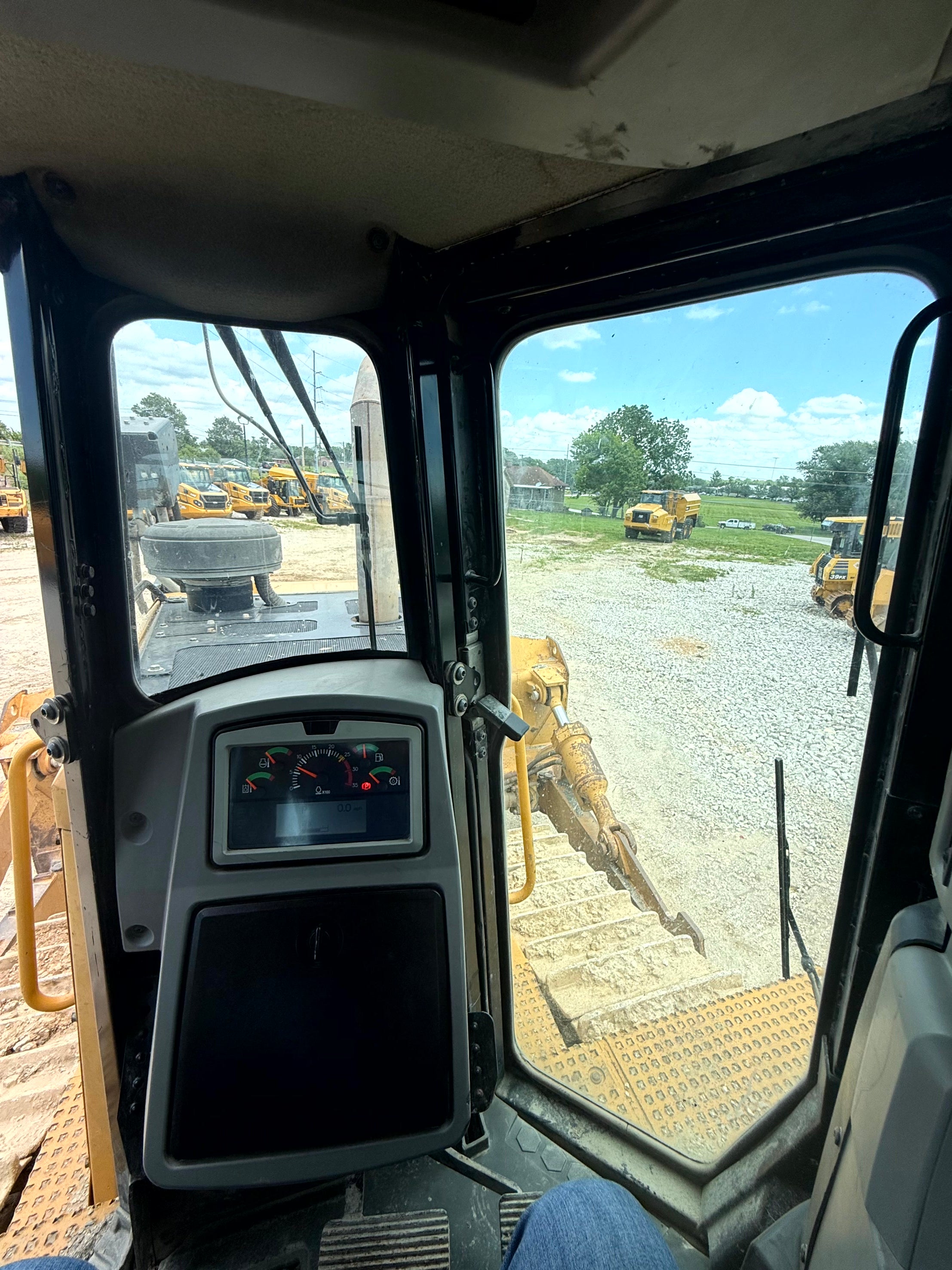 Used Cat D8T Dozer for Sale – 2011 Caterpillar D8T, 12,677 Hours, Ripper